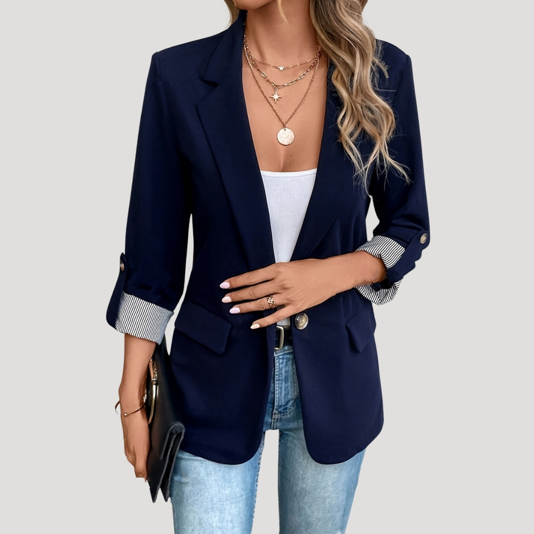 Women's blazer with a tailored fit and rolled-up sleeves