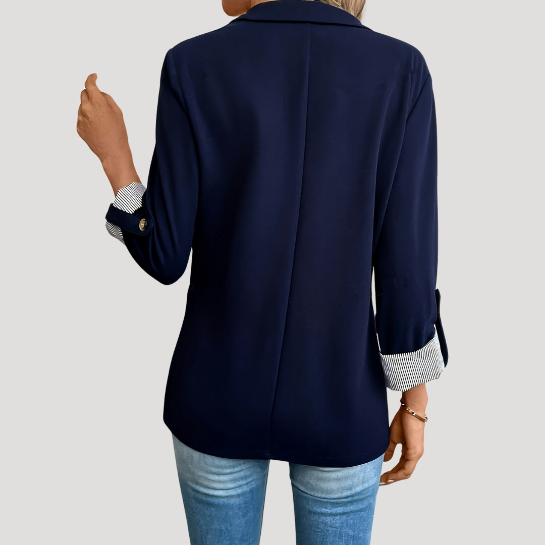 Women's blazer with a tailored fit and rolled-up sleeves