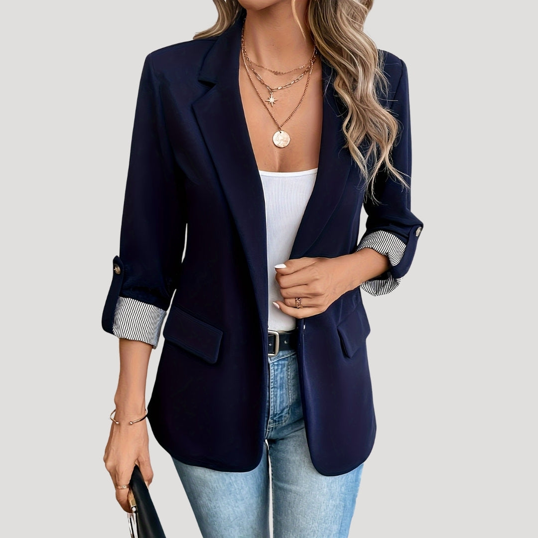 Women's blazer with a tailored fit and rolled-up sleeves
